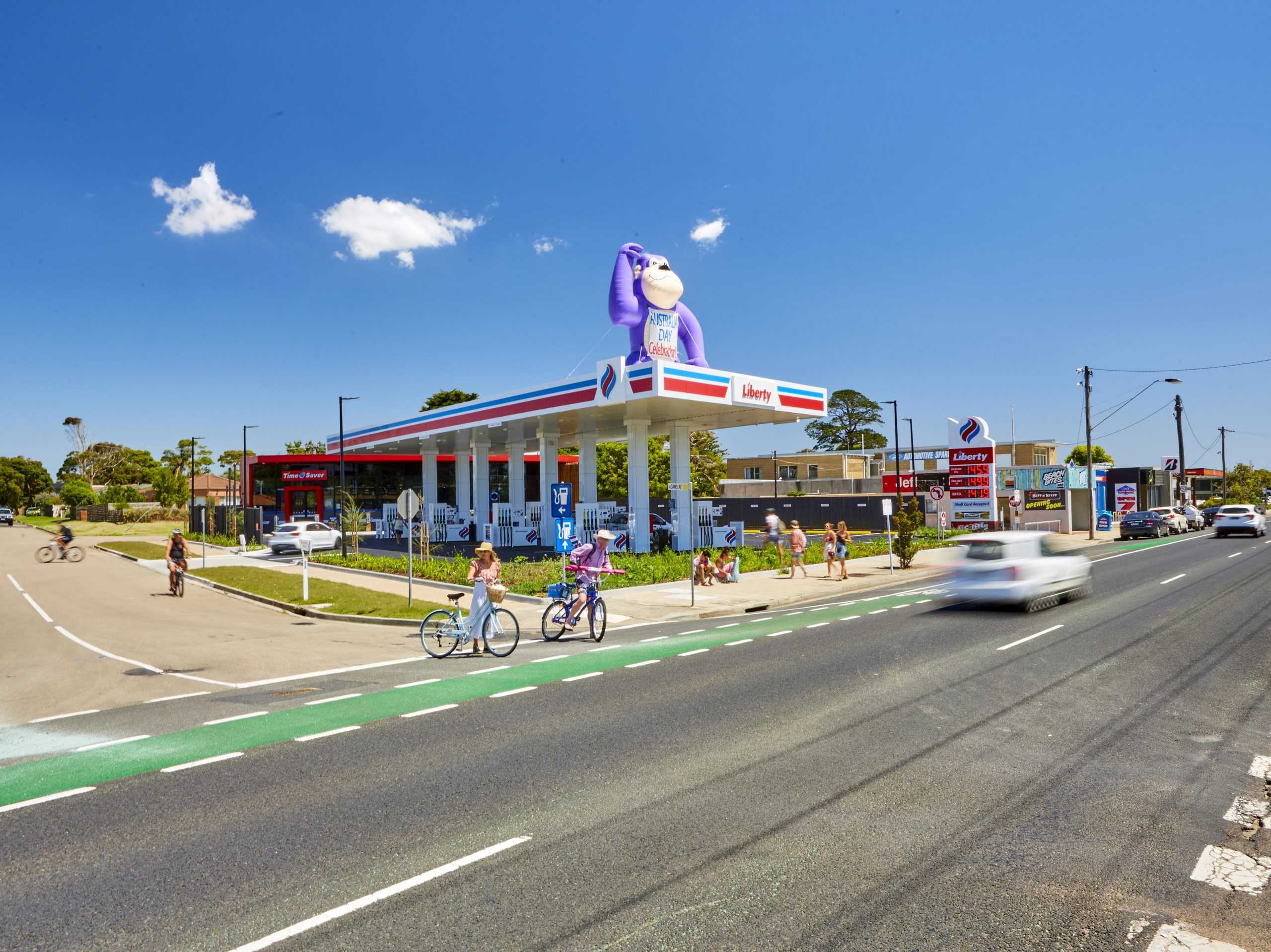 Service station opposite Rosebud foreshore trades prior to auction for