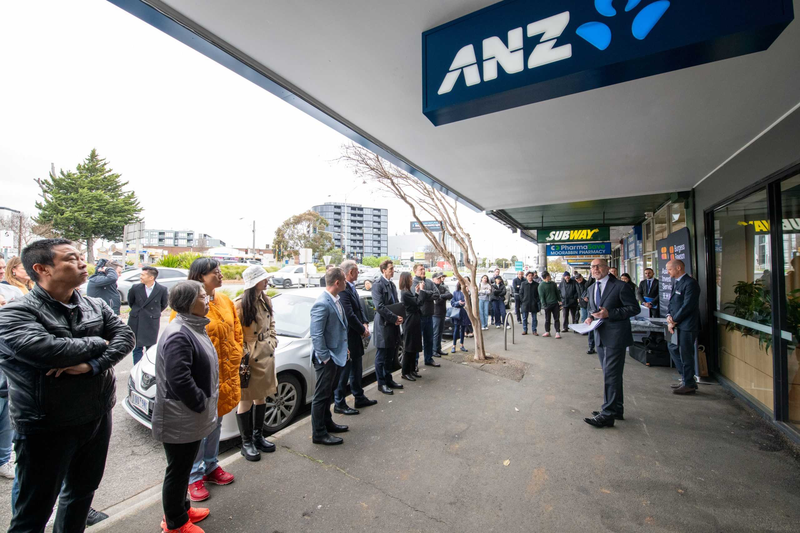 ANZ Bank Hampton East Property Achieves Premium Sale Price Burgess